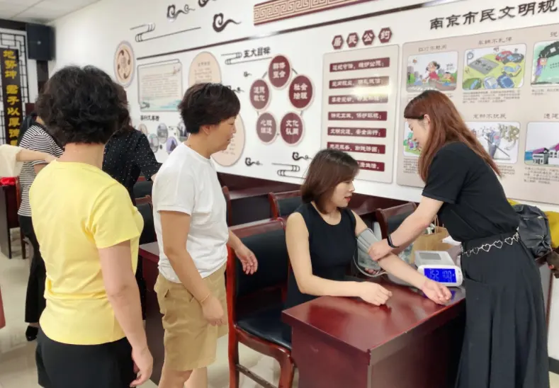 Konsung Telemedicine Monitor- A Portable Helper in Physical Examination4